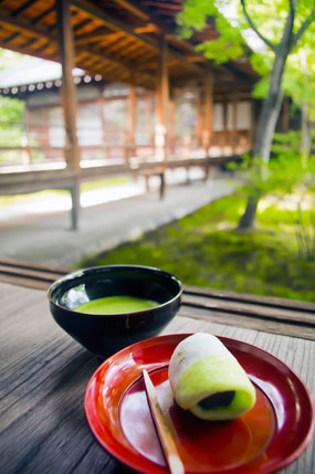 建仁寺 一日50席限定呈茶 記念菓子 「風雷」 呈茶 イメージ